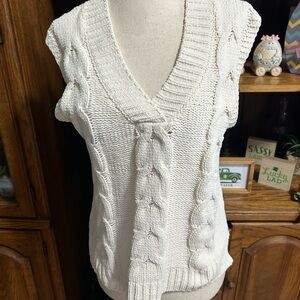 moon & madison Cream Cable-Knit V-Neck Sweater Vest Size Small EUC